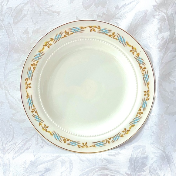 Vintage Arlington fine china set (78 pieces). Made in USA. Excellent condition. - Picture 7 of 10